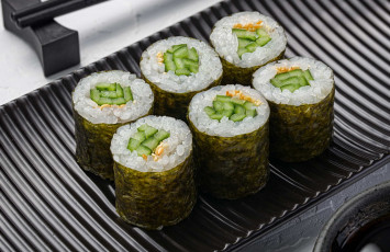 Мини ролл с огурцом